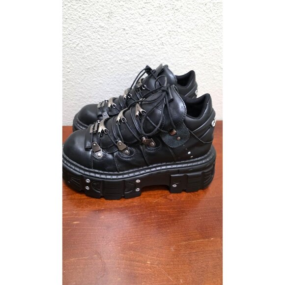 CD 811 Gothic Platform Combat Boots Black Metal Lace Hooks & Chunky Size 42 EU - Picture 3 of 7